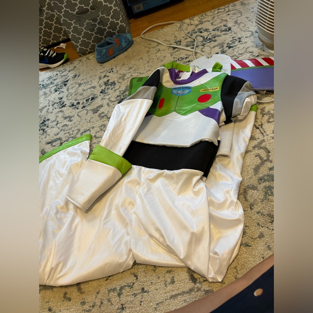 Buzz light year costume NWT 5t